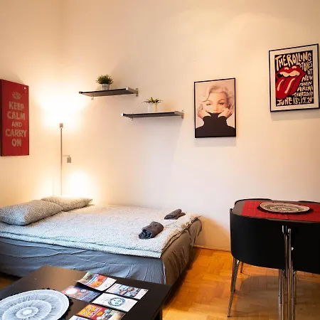 Cozy With Garage At Gozsdu Passage Budapešť