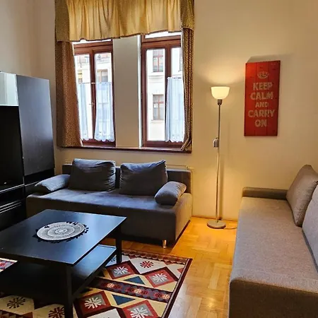 Cozy With Garage At Gozsdu Passage Lejlighed Budapest